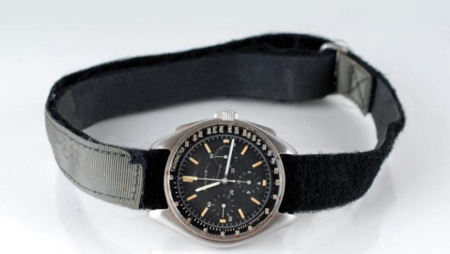 this photo obtained october 23 2015 courtesy of rr auction shows dave scott s apollo 15 lunar surface worn chronograph watch photo afp this photo obtained october 23 2015 courtesy of rr auction shows dave scott s apollo 15 lunar surface worn chronograph watch photo afp