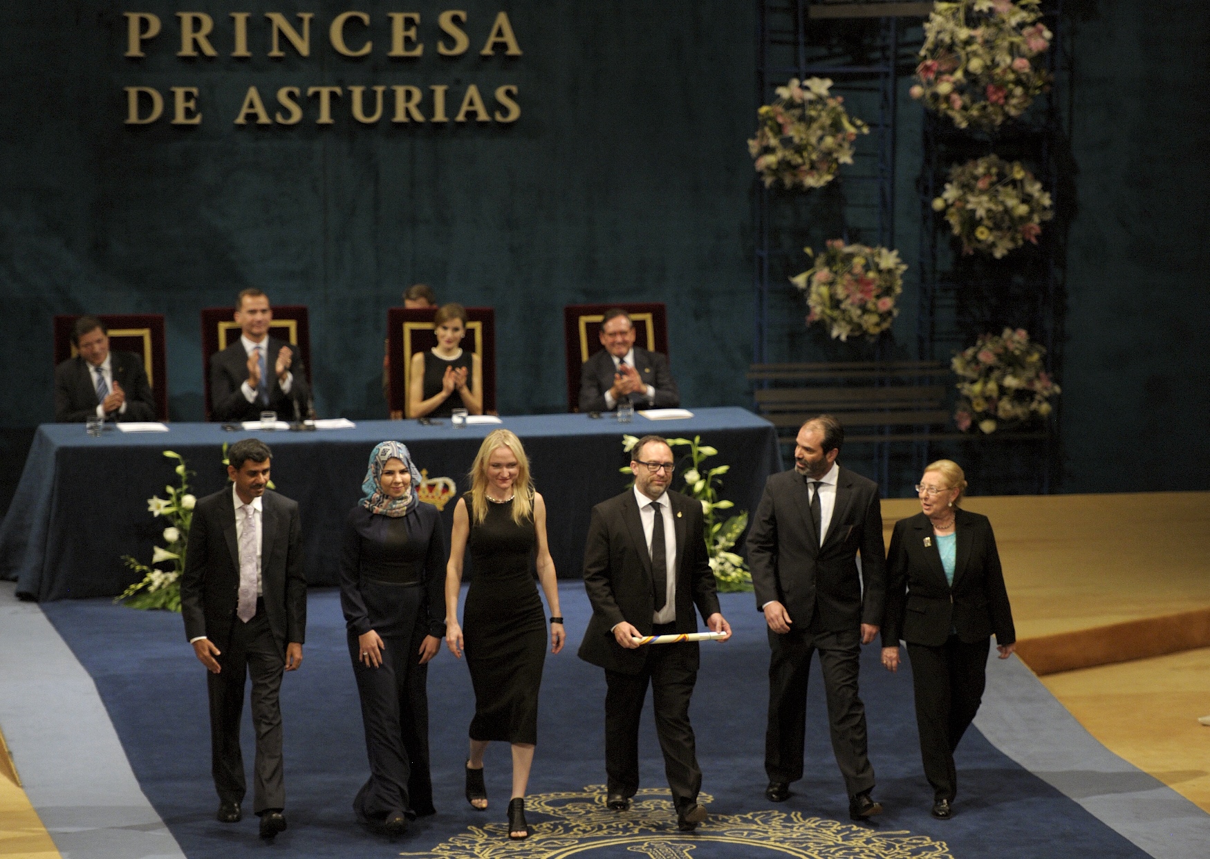 l r jeevan jose ravan al taie lila tretikov jimmy wales patricio llorente lourdes cardenal of wikipedia acknowledge applause after receiving the 2015 princess of asturias award for international cooperation from spain 039 s king felipe during a ceremony at campoamor theatre in oviedo northern spain october 23 2015 photo reuters
