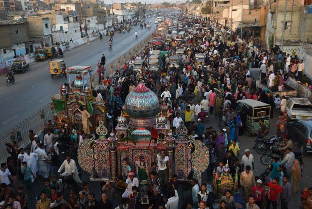 six deceased dozens unconscious of suffocation during muharram procession in rohri