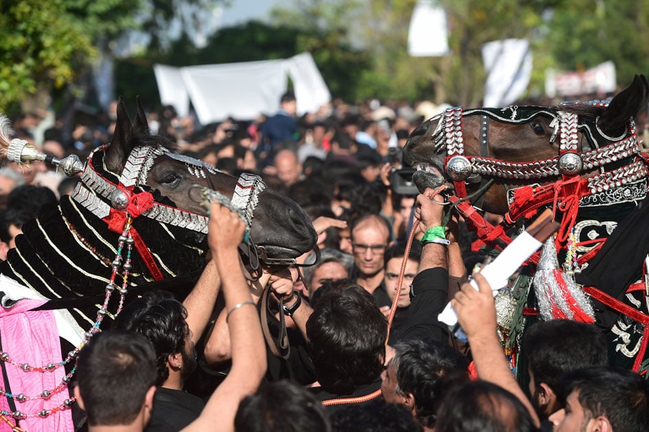 afghan and pakistani shiite muslims take part in an ashura procession to commemorate the martyrdom of imam hussain the grandson of prophet muhammad in islamabad on october 23 2015 photo afp