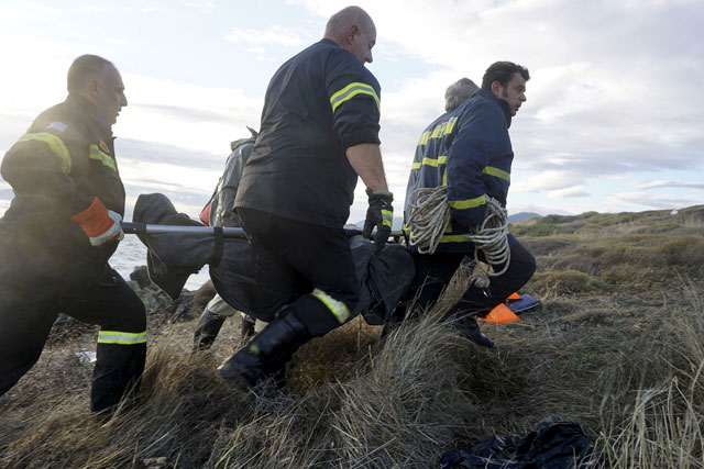 greek firemen carry the body of a migrant after a dinghy carrying refugees and migrants capsized while crossing a part of the aegean sea from turkey on the greek island of lesbos october 25 2015 photo reuters