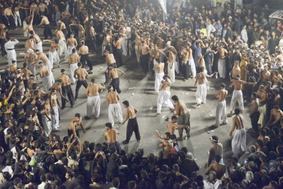 ashura procession mourners remember imam hussain s martyrdom