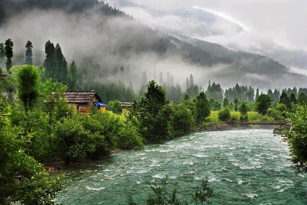 northern areas attract thousands on eid vacations