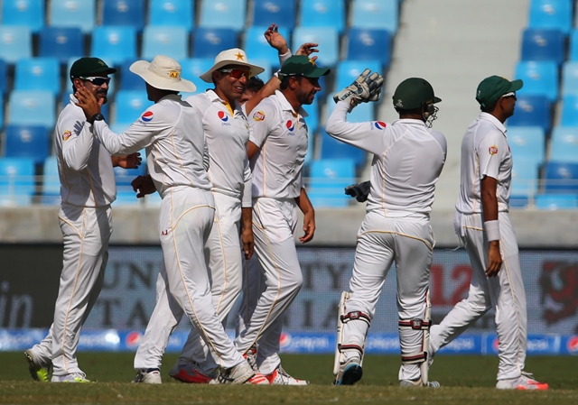 2nd test pakistan beat england in nail biting finish