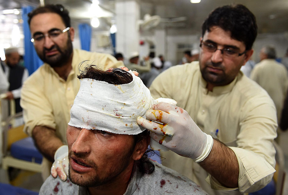 paramedics treat a man injured in an earthquake at a hospital in peshawar on october 26 2015 photo afp