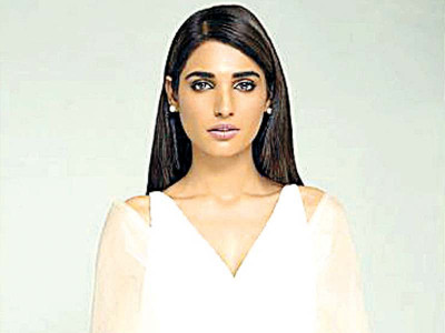 the dark and dusky win the race