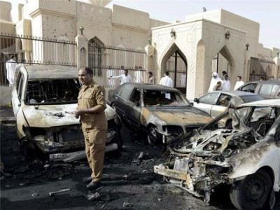 suicide bomber kills one at saudi mosque