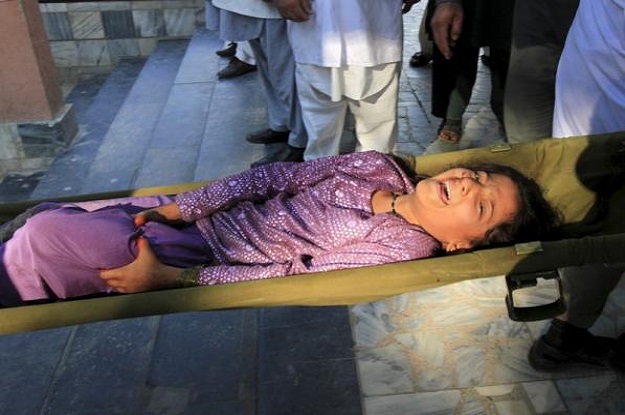 rescue workers carry a girl who was injured after an earthquake at a hospital in jalalabad afghanistan october 26 2015 photo reuters