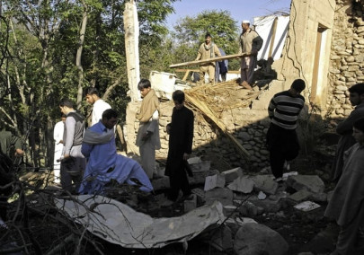 rs5m donation shahid afridi visits earthquake victims in peshawar rs5m donation shahid afridi visits earthquake victims in peshawar