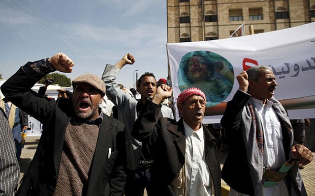 people demonstrate against saudi led air strikes outside the united nations 039 offices in sanaa photo reuters