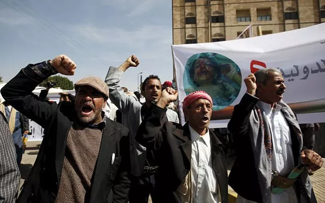 people demonstrate against saudi led air strikes outside the united nations 039 offices in sanaa photo reuters people demonstrate against saudi led air strikes outside the united nations 039 offices in sanaa photo reuters