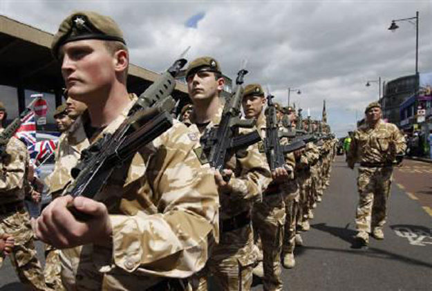 british army soldiers of the 1st battalion 039 039 vikings 039 039 royal anglian regiment who recently returned from a combat tour in afghanistan march with bayonets fixed through the london suburb of barking june 15 2010 photo reuters