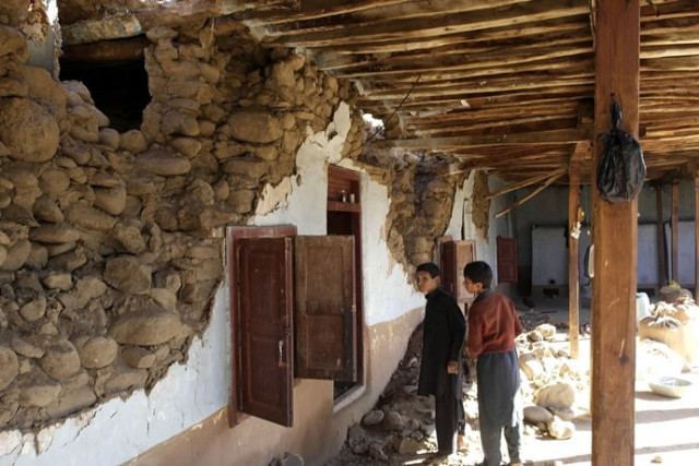 young children look at a damaged house following an earthquake in lower dir on october 27 2015 photo afp young children look at a damaged house following an earthquake in lower dir on october 27 2015 photo afp