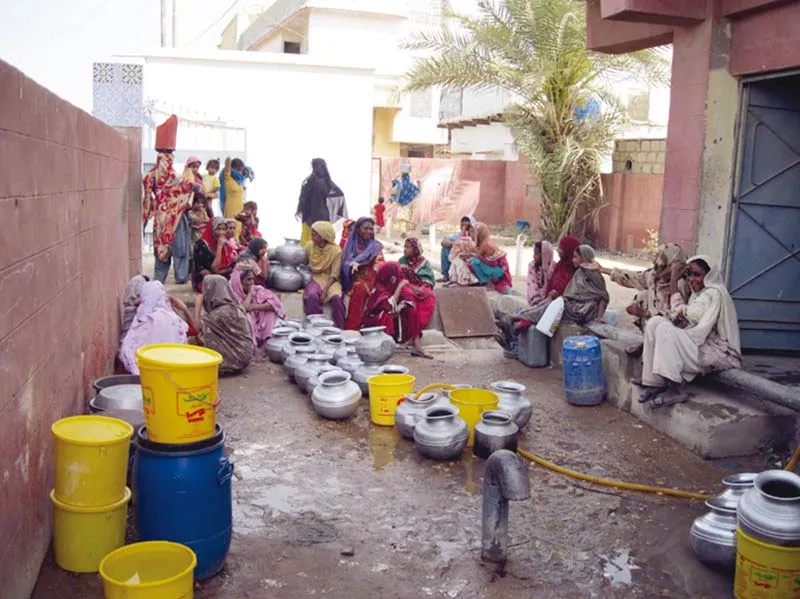 people suffering from a shortage of water in ibrahim hyderi due to the functioning of illegal water hydrants photo file people suffering from a shortage of water in ibrahim hyderi due to the functioning of illegal water hydrants photo file