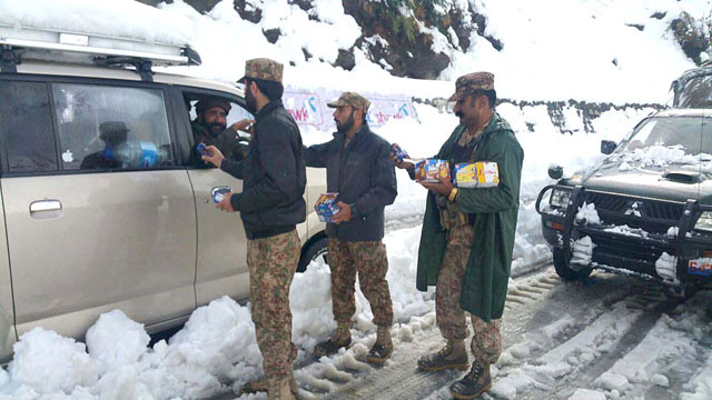 army troops distributing eatables among stranded tourists in naran valley on october 26 2015 photo afp