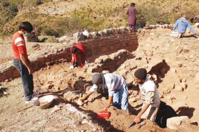 student participants in the bhamala excavation 2014 15 photo courtesy directorate of archaeology amp museums government of khyber pakhtunkhwa student participants in the bhamala excavation 2014 15 photo courtesy directorate of archaeology amp museums government of khyber pakhtunkhwa
