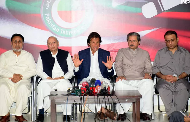 pakistan tehreek e insaf pti chairman imran khan addresses a press conference in lahore on october 29 2015 photo inp pakistan tehreek e insaf pti chairman imran khan addresses a press conference in lahore on october 29 2015 photo inp