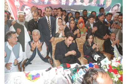 jiyalas spoil bilawal s visit to quake victims jiyalas spoil bilawal s visit to quake victims