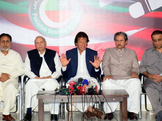 pakistan tehreek e insaf pti chairman imran khan addresses a press conference in lahore on october 29 2015 photo inp