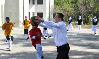 nypd officers engage with pakistani hearing impaired students
