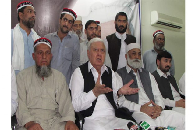qaumi watan party qwp chairman aftab ahmad khan sherpao addressing a press conference photo express qaumi watan party qwp chairman aftab ahmad khan sherpao addressing a press conference photo express