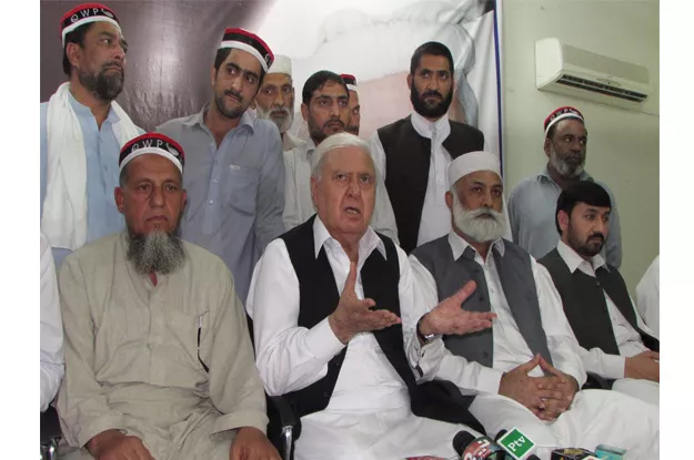 qaumi watan party qwp chairman aftab ahmad khan sherpao addressing a press conference photo express qaumi watan party qwp chairman aftab ahmad khan sherpao addressing a press conference photo express