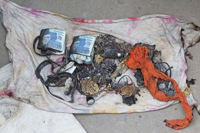 families who lost their loved ones in a fire in a shanty town in gulistan e jauhar show their cash and jewellery which were severely burned photo aysha saleem express families who lost their loved ones in a fire in a shanty town in gulistan e jauhar show their cash and jewellery which were severely burned photo aysha saleem express