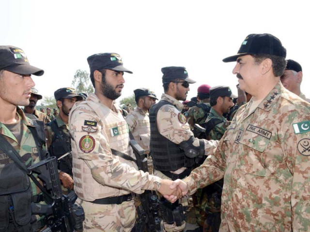 army chief gen raheel shakes hands with saudi soldiers photo inp