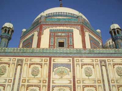 10 most visited shrines in pakistan
