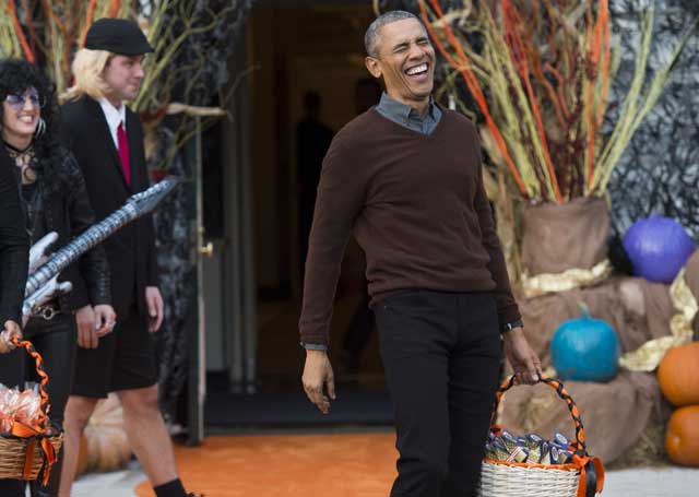 us president barack obama arrives to hand out treats to children trick or treating for halloween on the south lawn of the white house in washington dc october 30 2015 afp photo us president barack obama arrives to hand out treats to children trick or treating for halloween on the south lawn of the white house in washington dc october 30 2015 afp photo