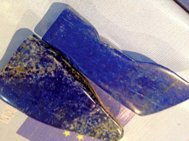 lapis lazuli sold at namak mandi in the city photo express