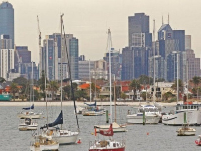 shirtless man lands brutal punch on muslim woman in melbourne