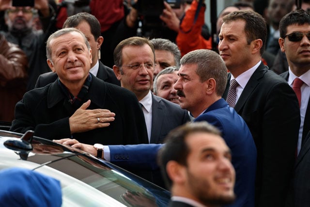 turkish president recep tayyip erdogan l gestures to supporters after casting his ballot for turkey 039 s legislative election at a polling station in istanbul on november 1 2015 photo afp