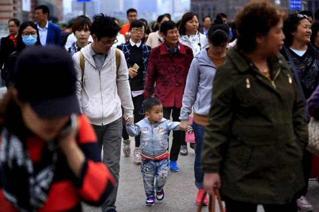 a little boy walks with his parents on a bridge in shanghai china on october 30 2015 photo reuters a little boy walks with his parents on a bridge in shanghai china on october 30 2015 photo reuters