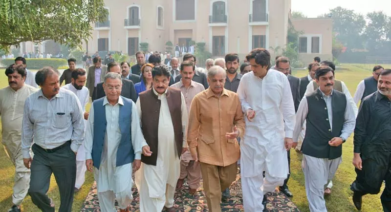 mna makhdoom khusro bakhtiar receives punjab chief minister shahbaz sharif in mianwali qureshian photo sardar ahmed express mna makhdoom khusro bakhtiar receives punjab chief minister shahbaz sharif in mianwali qureshian photo sardar ahmed express