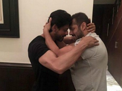 raees or sultan salman srk clash on king khan s birthday raees or sultan salman srk clash on king khan s birthday