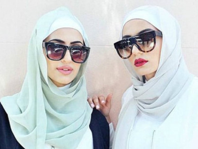 photoshoot for muslim fashion label swarmed by police in australia