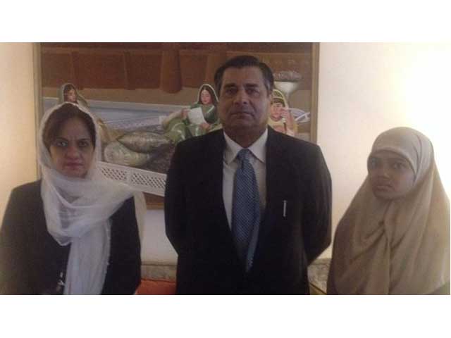 indian high commissioner tca raghavan met razia begum in a hotel in karachi on novermber 3 2015 photo twitter ansar burney