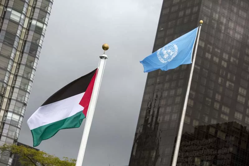 the flag of palestine flies beside the un flag after being raised by mahmoid abbas on october 1 2015 photo reuters the flag of palestine flies beside the un flag after being raised by mahmoid abbas on october 1 2015 photo reuters