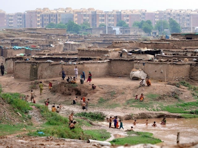 over 80 000 people living in capital s katchi abadis says report photo express qazi usman over 80 000 people living in capital s katchi abadis says report photo express qazi usman