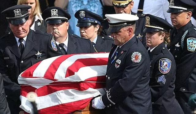 lieutenant gliniewicz radioed in that he was pursuing three men on foot and then called for backup a few minutes later photo ap lieutenant gliniewicz radioed in that he was pursuing three men on foot and then called for backup a few minutes later photo ap