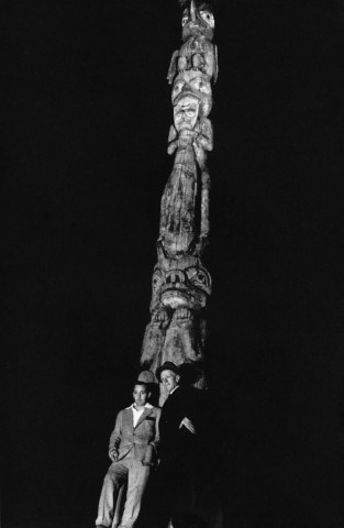 the 30 foot tall carved wooden obelisk belonging to the tlingit tribe is due to reach alaska in november from honolulu photo the newyorker the 30 foot tall carved wooden obelisk belonging to the tlingit tribe is due to reach alaska in november from honolulu photo the newyorker