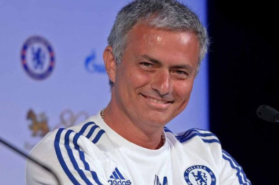 emotional mourinho salutes never say die chelsea fans