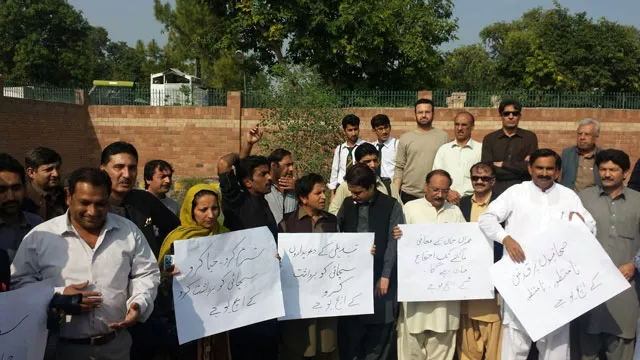 journalists protest outside k p chief minister house on november 5 2015 photo asad zia express journalists protest outside k p chief minister house on november 5 2015 photo asad zia express