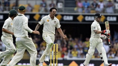 johnson starc rip through kiwi batsmen