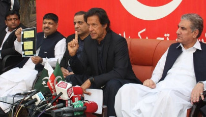 imran khan apologises to journalist who asked question about reham