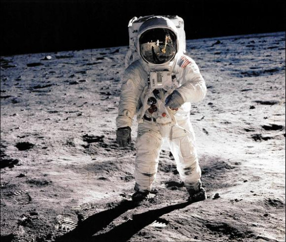 this july 20 1969 file photo shows astronaut edwin e aldrin jr walking on the surface of the moon photo afp nasa this july 20 1969 file photo shows astronaut edwin e aldrin jr walking on the surface of the moon photo afp nasa