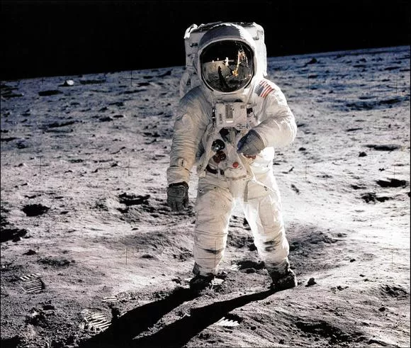 this july 20 1969 file photo shows astronaut edwin e aldrin jr walking on the surface of the moon photo afp nasa this july 20 1969 file photo shows astronaut edwin e aldrin jr walking on the surface of the moon photo afp nasa