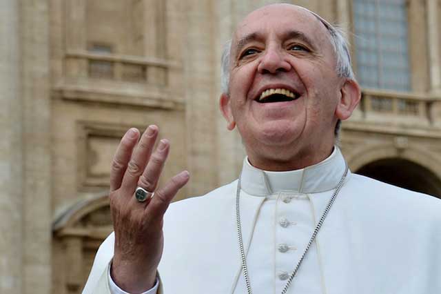 pope francis smiles to pilgrims in saint peter 039 s square at the vatican photo afp