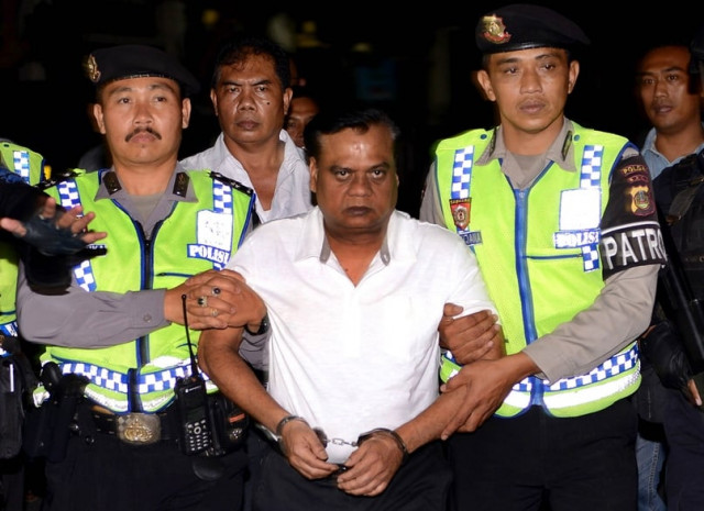 indonesian police escort indian national rajendra sadashiv nikalje c from bali police headquarters on november 5 2015 photo afp indonesian police escort indian national rajendra sadashiv nikalje c from bali police headquarters on november 5 2015 photo afp